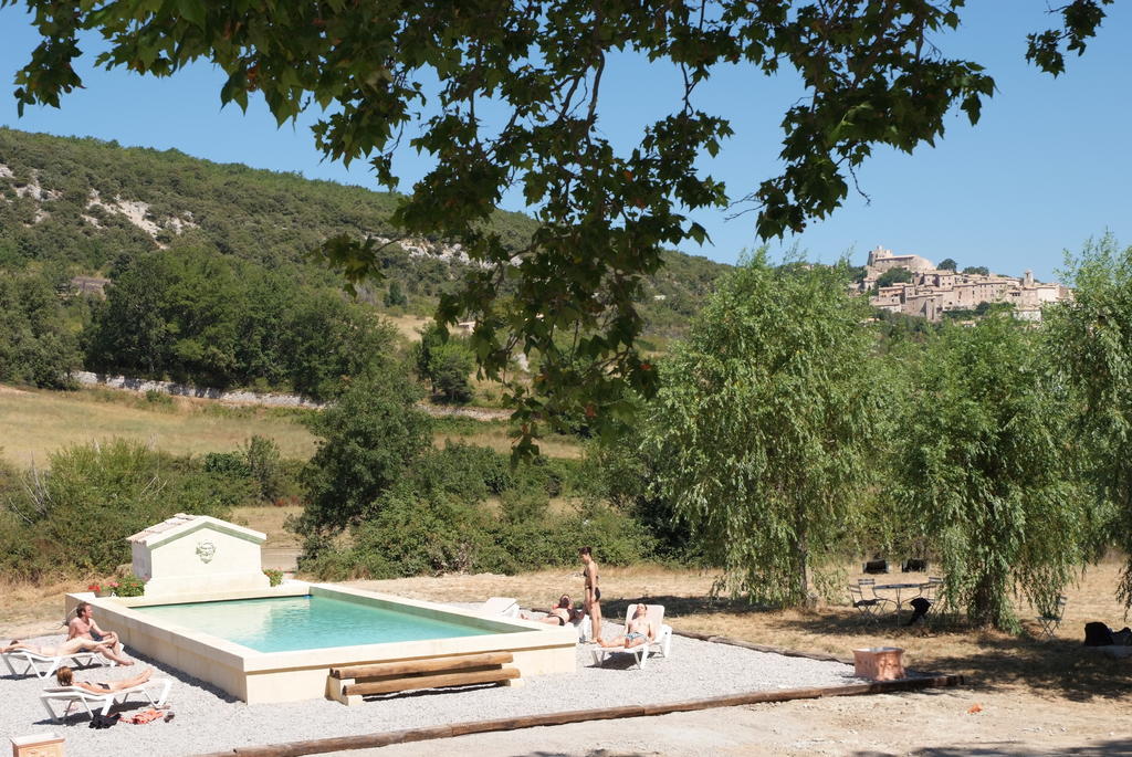 La Fontaine Bed & Breakfast Simiane-la-Rotonde Exterior photo